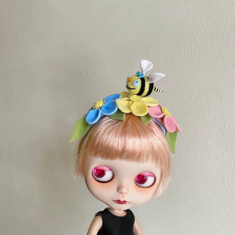 Image of Springtime Bee And Flower Headband For Neo Blythe #1