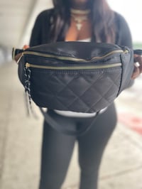 Black yummm fannypack