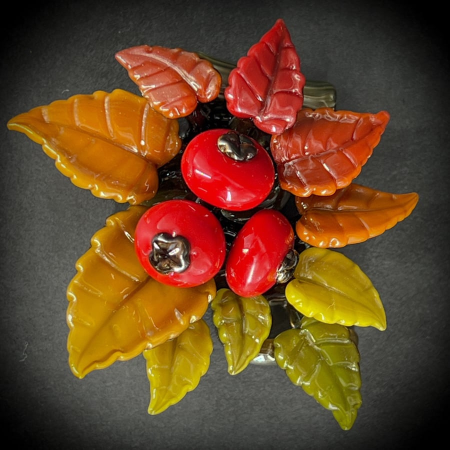 Image of Fall Fades 2025 Leaf Vine Pendant 6
