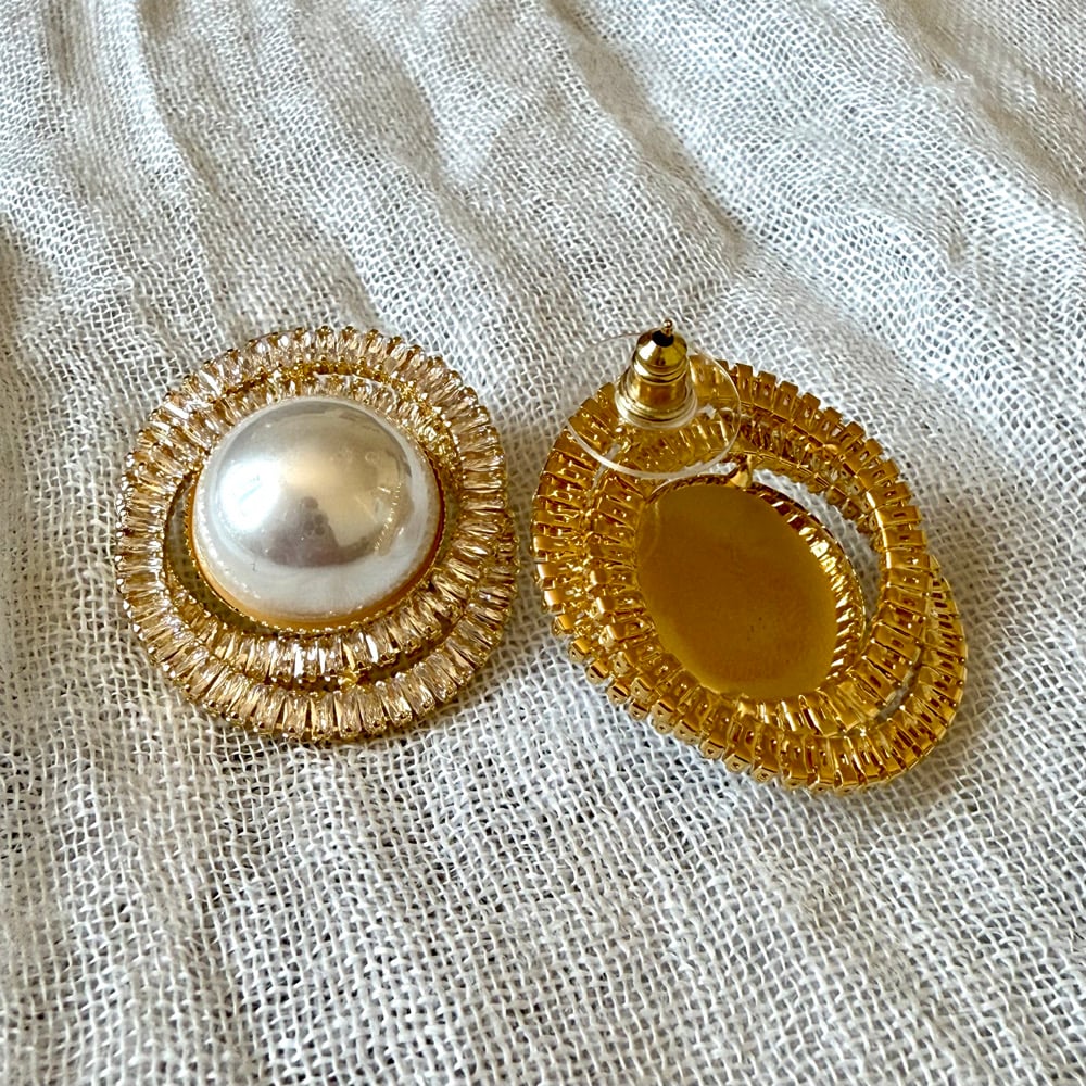 Image of ORECCHINI TONDI PERLA E ZIRCONI