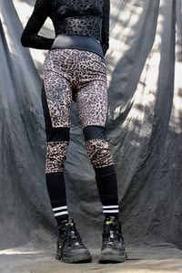 Image 2 of RAYA leggings, leopard 