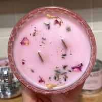 Image 2 of strawberry sweet pea scented candle
