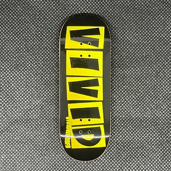 Image of ‘VAKER’ Black & Gold