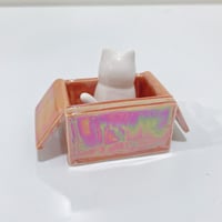 Image 8 of Picture holder white cat in the box ceramic keepsake (rainbow effect)