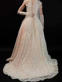 Image 15 of 1950s Blushing Bride