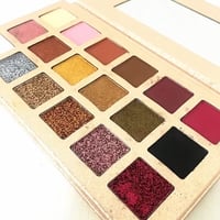 She Love Me Eyeshadow Pallet 