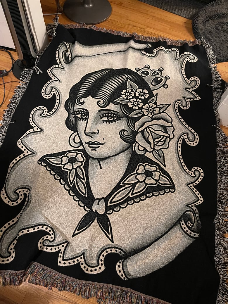 Image of Girlhead woven blanket 2