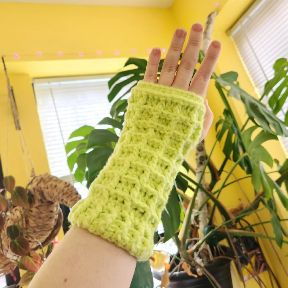 lime fleece waffle stitch arm warmers