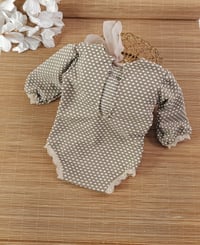 Image 3 of Newborn bodysuit for photoshoots |Martella | neutral brown | dots