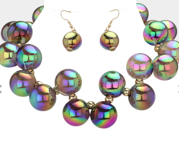 Image of Chunky Iridescent Ball Beaded Necklace