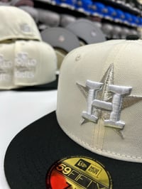 Image 2 of New Era 5950 Chrome - Black mettalic silver WS22