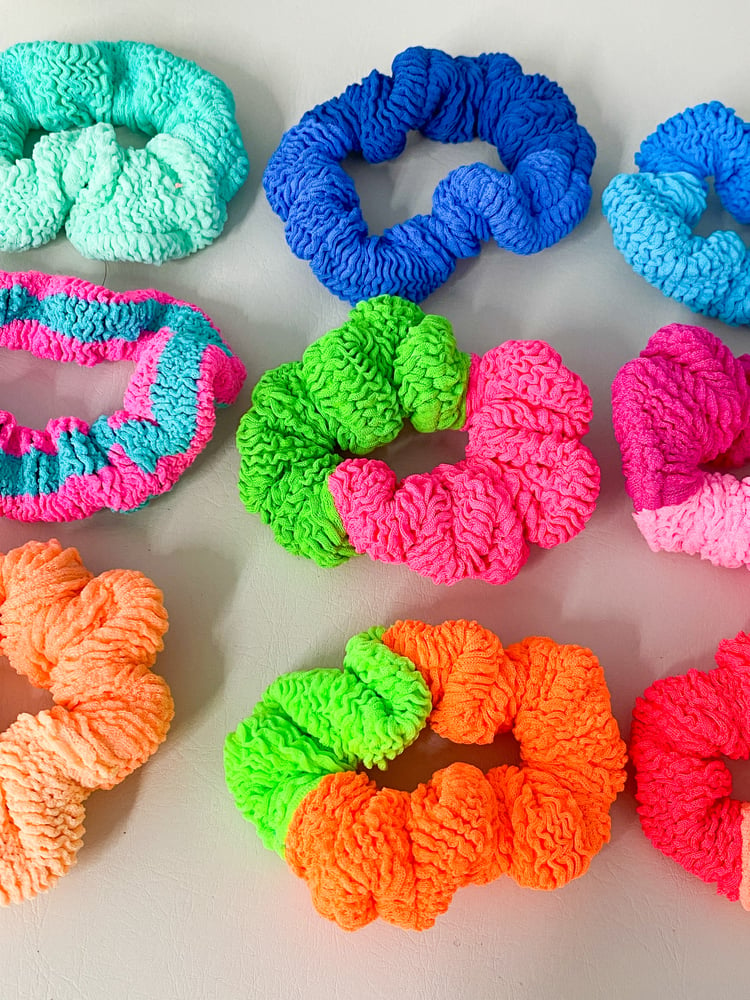 Image of Two Tone Crinkle Scrunchies 