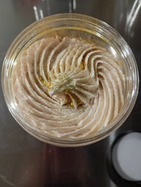 Image 2 of "Honey bee" foaming sugar scrub 