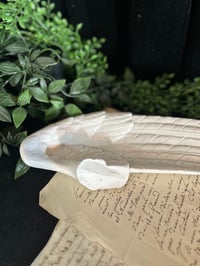 Image 2 of Magnifique aile d’ange en biscuit, objet ancien!