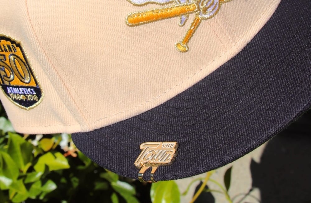 Image of Town Script Clip - Gold