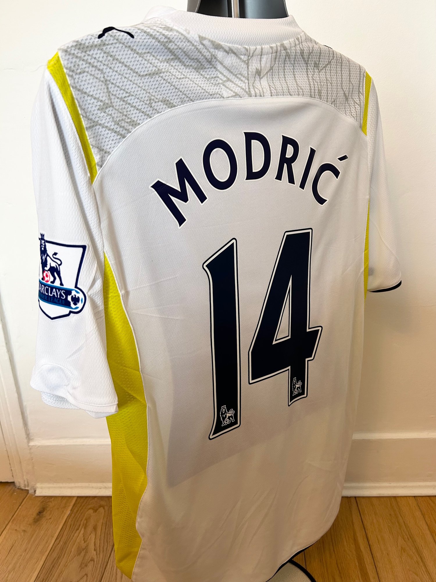 Image of Tottenham Hotspur “MODRIĆ 14” 2009/10 Home Shirt + PL patches