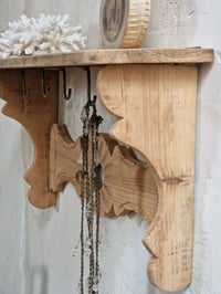 Image 4 of L'étagère à crochets 