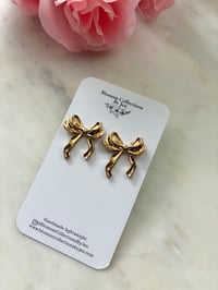 Image 4 of Silver & Gold Bows