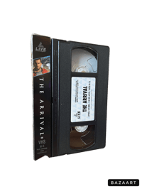 Image 3 of The Arrival [1996]