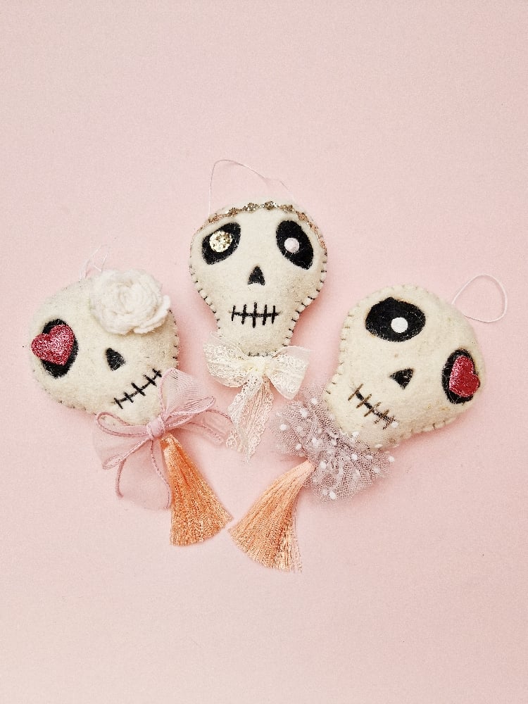 Image of Spooky Scary Skeleton decorations, please make your selection.