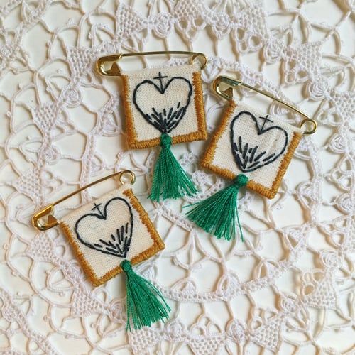 Image of Broche "Petit Ex-Voto” (pompon vert)