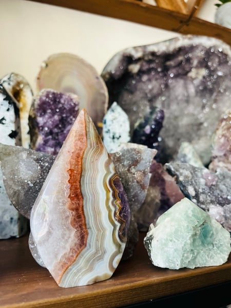 Image of Mexican amethyst tear drop standing 