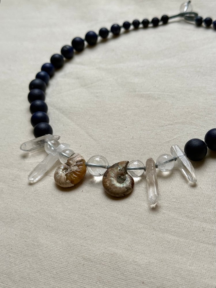 Image of Necklace with lapis lazuli, clear quartz and iridescent ammonite fossil