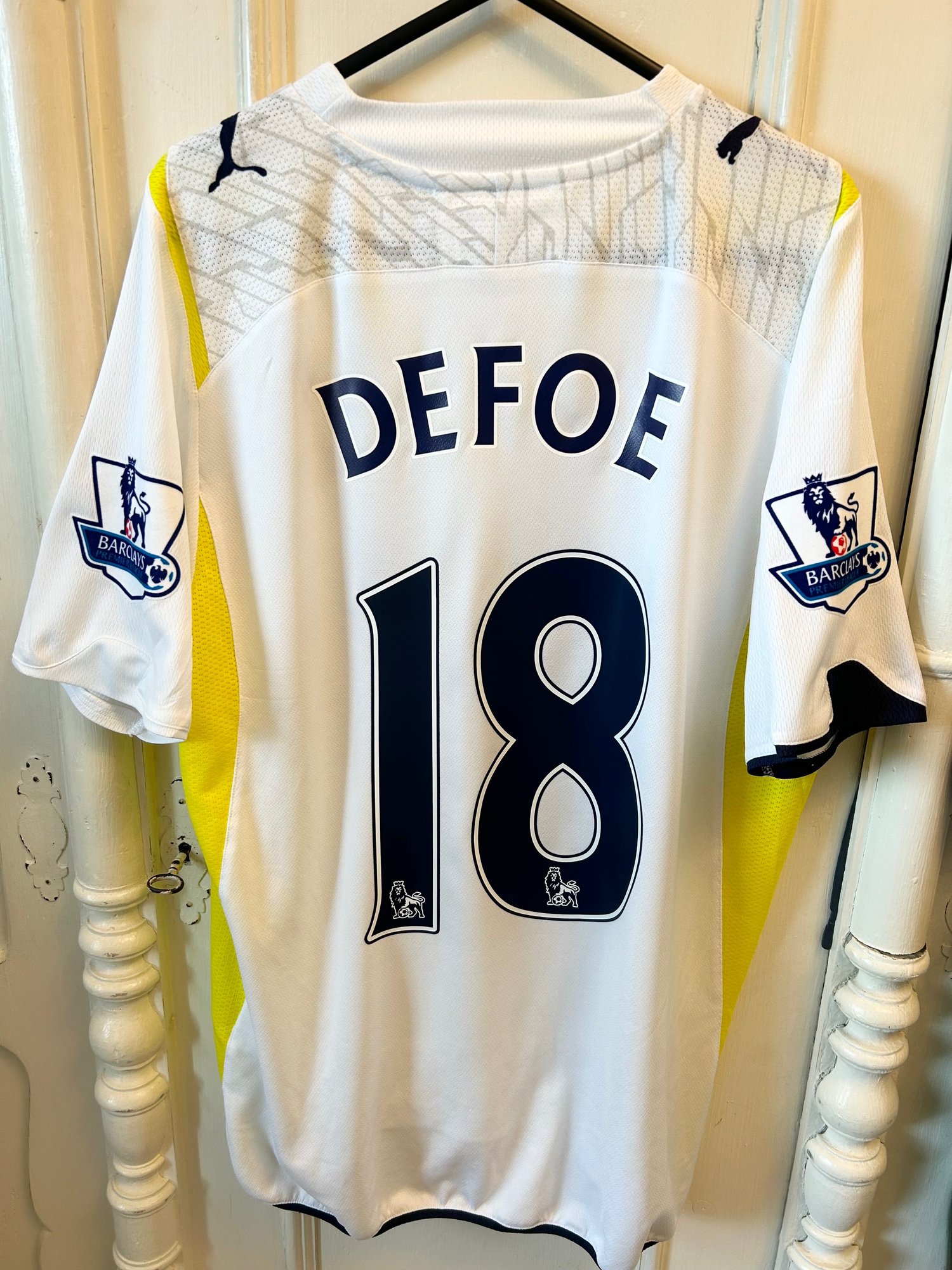 Image of Tottenham Hotspur “DEFOE 18” 2009/10 Home Shirt + patches (M)
