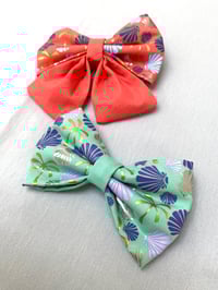 Image 2 of Palms and Shells Bow Tie / Sailor Bow