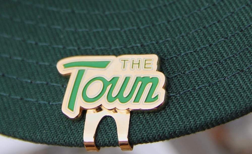Image of Town Script Clip - Green/Gold