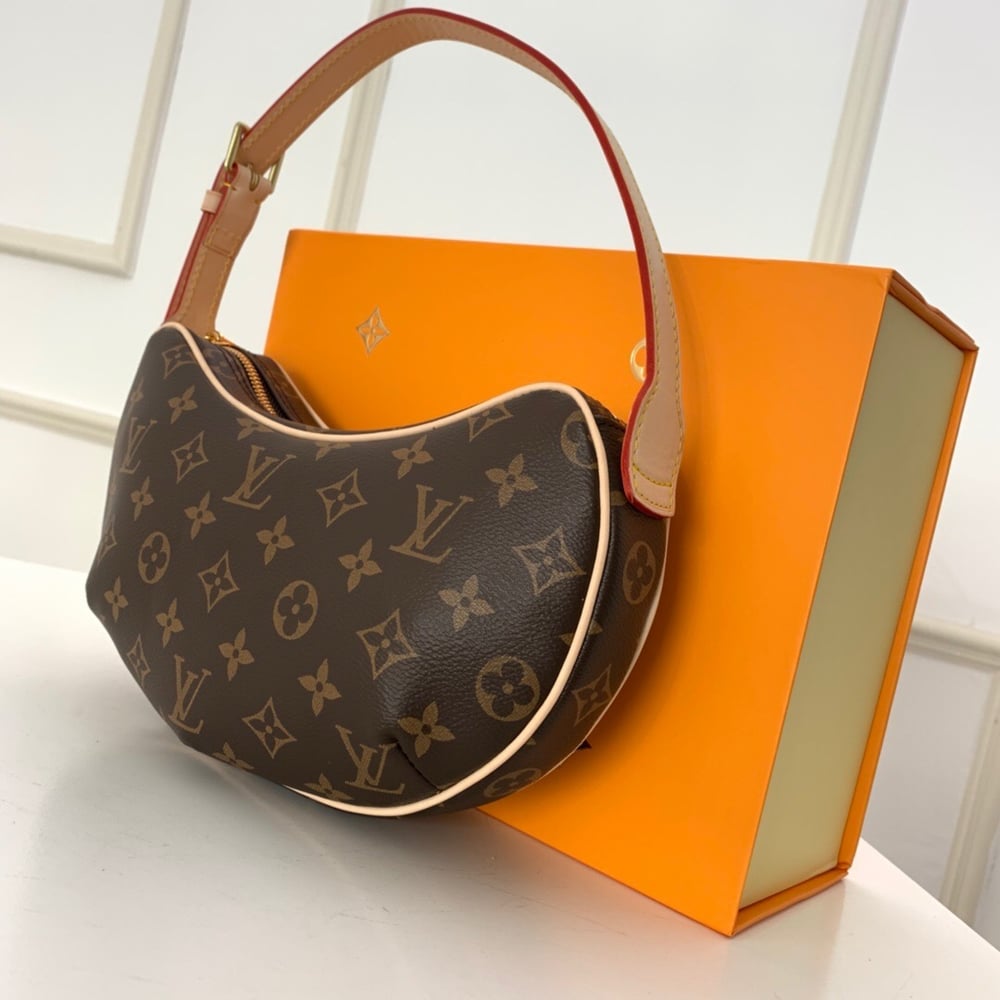 LV Pochette Croissant 