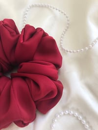 Image 9 of SCRUNCHIE OVERSIZED + STANDARD WINE