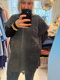 Image 14 of Daisy shirt, dark grey (one size)