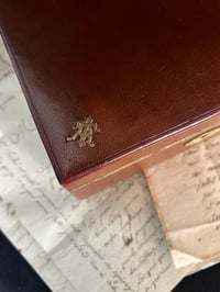 Image 3 of Magnifique boite à bijoux en cuir et soie capitonnée crème.XIXème s.