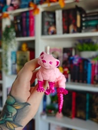 Image 2 of Hurón rosa