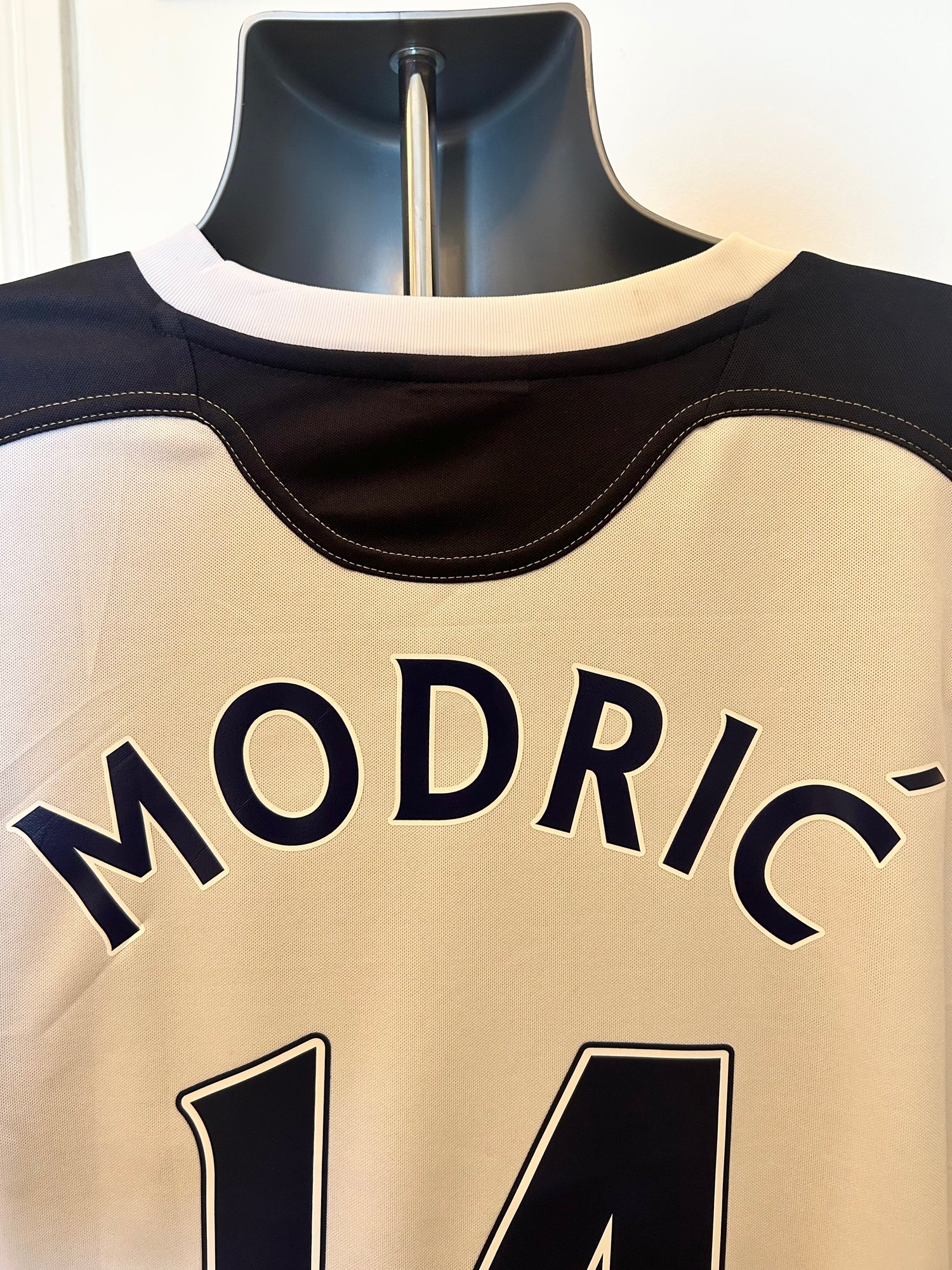 Image of Tottenham Hotspur “MODRIĆ 14” 2010/11 Long Sleeve Home Shirt + PL patches (XL)