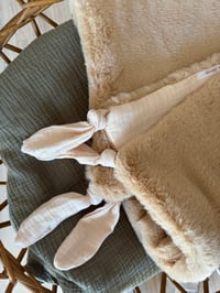 Image 2 of  COUVERTURE NUDE IRISÉ FOURRURE SABLE  