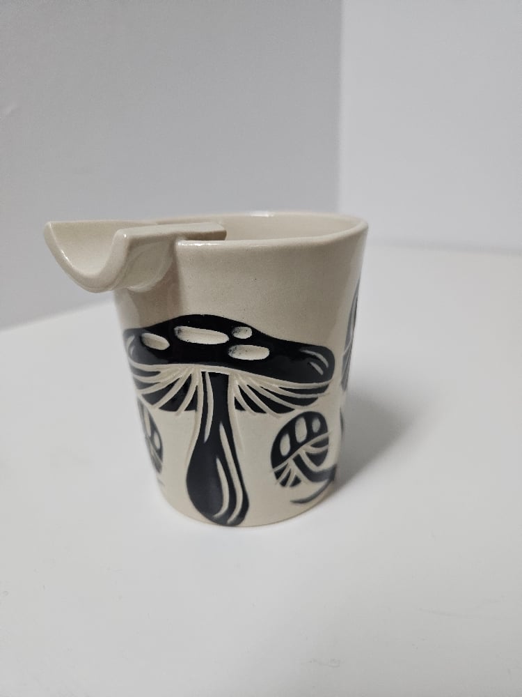 mushroom joint ashtray/paint cup (4)