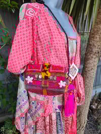 Image 4 of Nula bag - pinks detail 