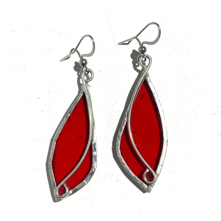 Crimson Curves Image 2