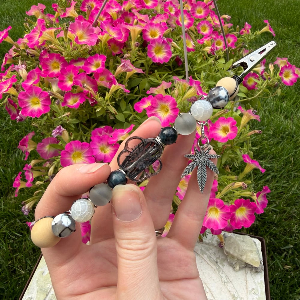 Image of obsidian petals roach clip