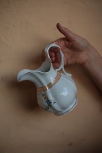 Image 1 of Milchkrug (fuer ca 1/2l) mit Blumenbemalung, Französisch