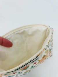 Image 4 of Petite pochette intérieur enduit toile de coton licornes pastel