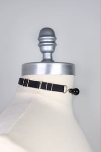 Image 5 of Thin choker with Onyx beads