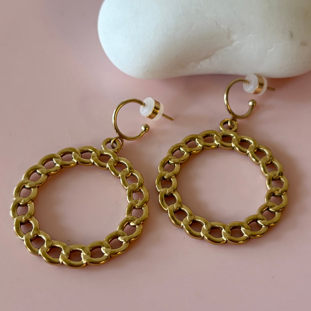 Image of Circle Chain Half Hoops