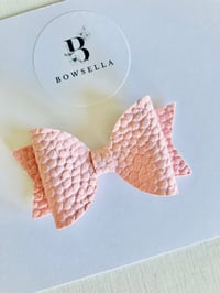 Baby pink bow 