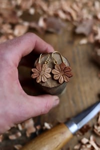 Image 3 of Daisy Flower~ Earrings 