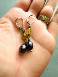 Image 8 of purple peacock pearl and green garnet earrings