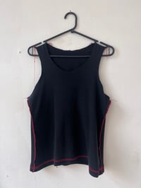 Image 3 of schwarz und rot babe tank toile