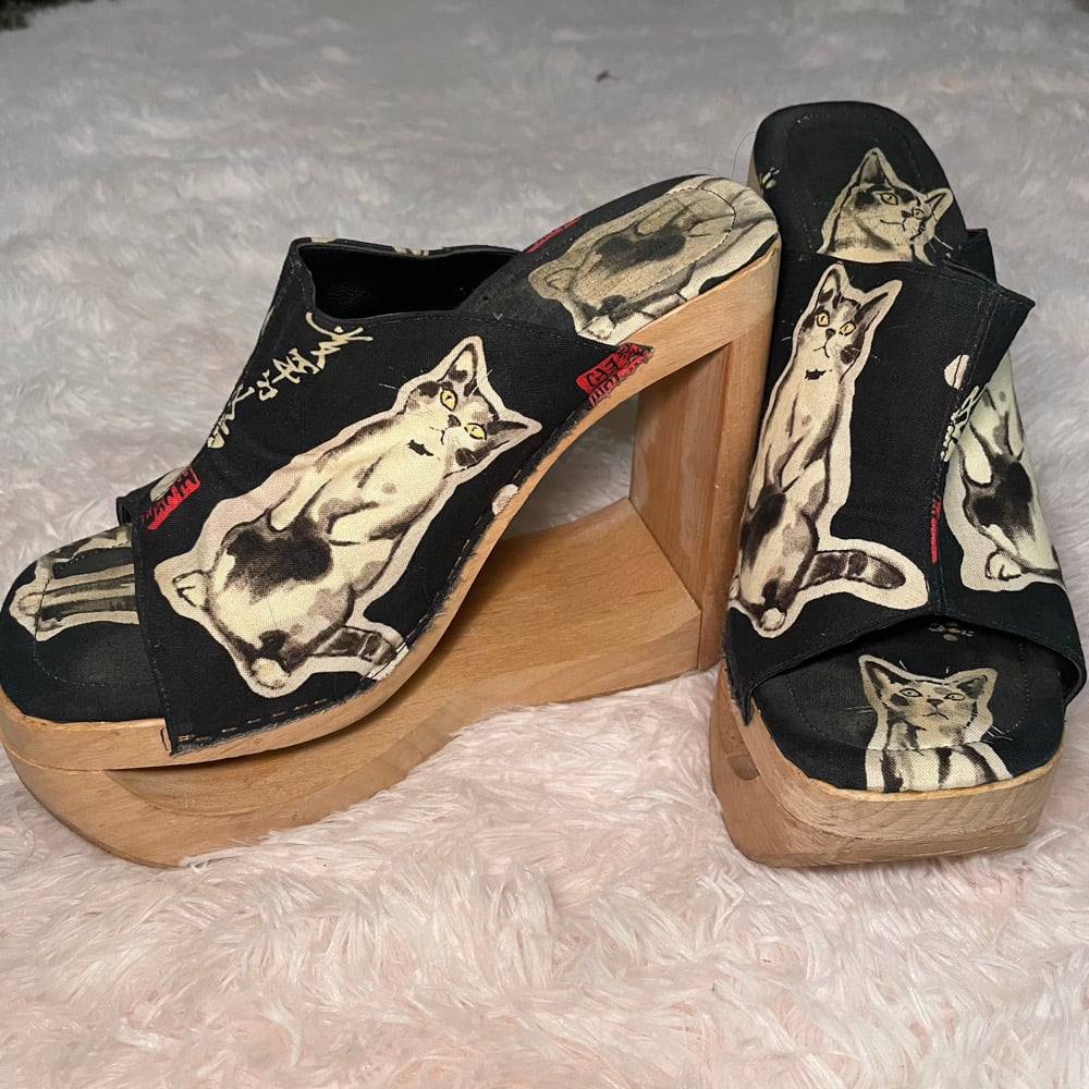 Image of VTG JAPANESE CAT PLATFORMS SZ 9